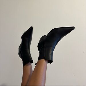 Never worn BEKAH FLAT BOOTS from Anine Bing